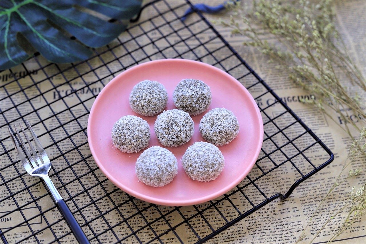 Brown sugar glutinous rice balls Chinese dessert 2020