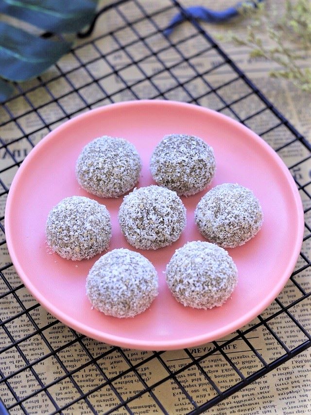 Brown sugar glutinous rice balls Chinese dessert 2022