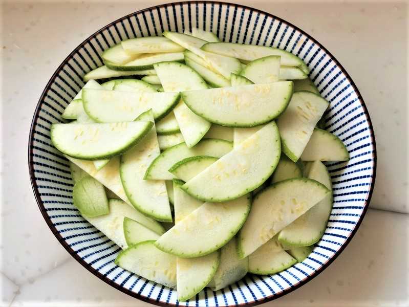 Cut zucchini into thin slices and set aside