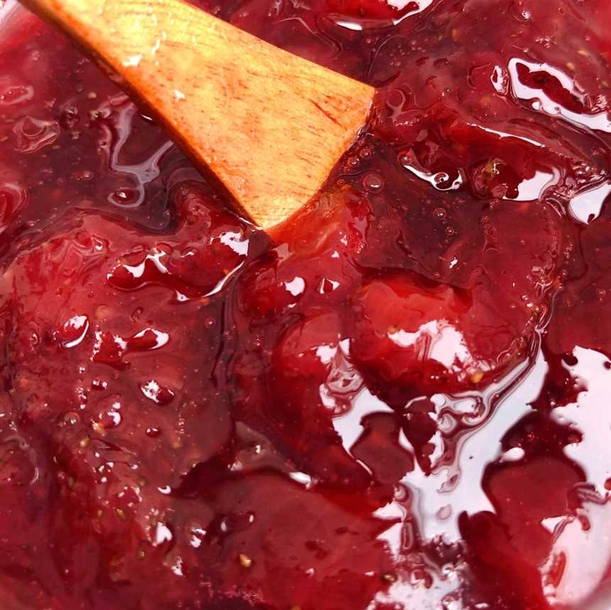 Homemade healthy strawberry jam 