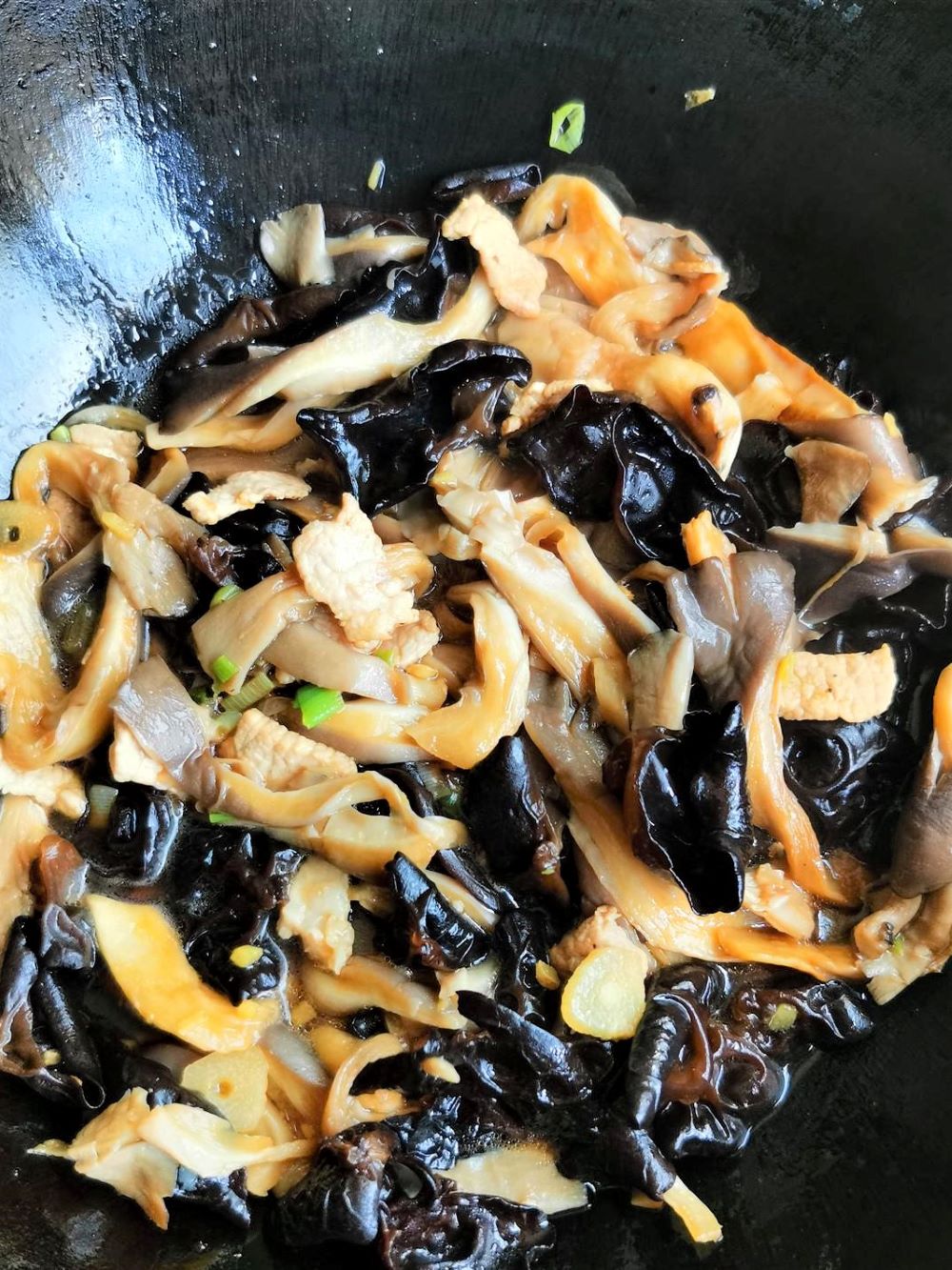 Mushrooms, black fungus and cucumber stir-fry with pork 05
