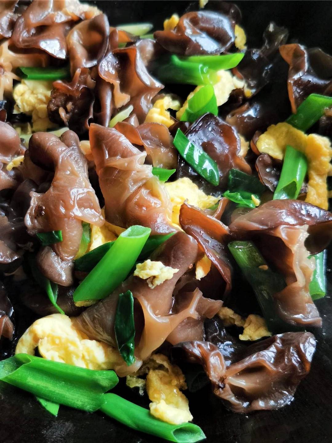 Scrambled Eggs with Black Fungus and green onion recipe for black fungus 07