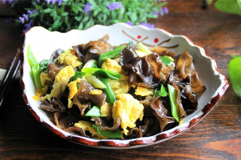 Scrambled Eggs with Black Fungus and green onion recipe for black fungus