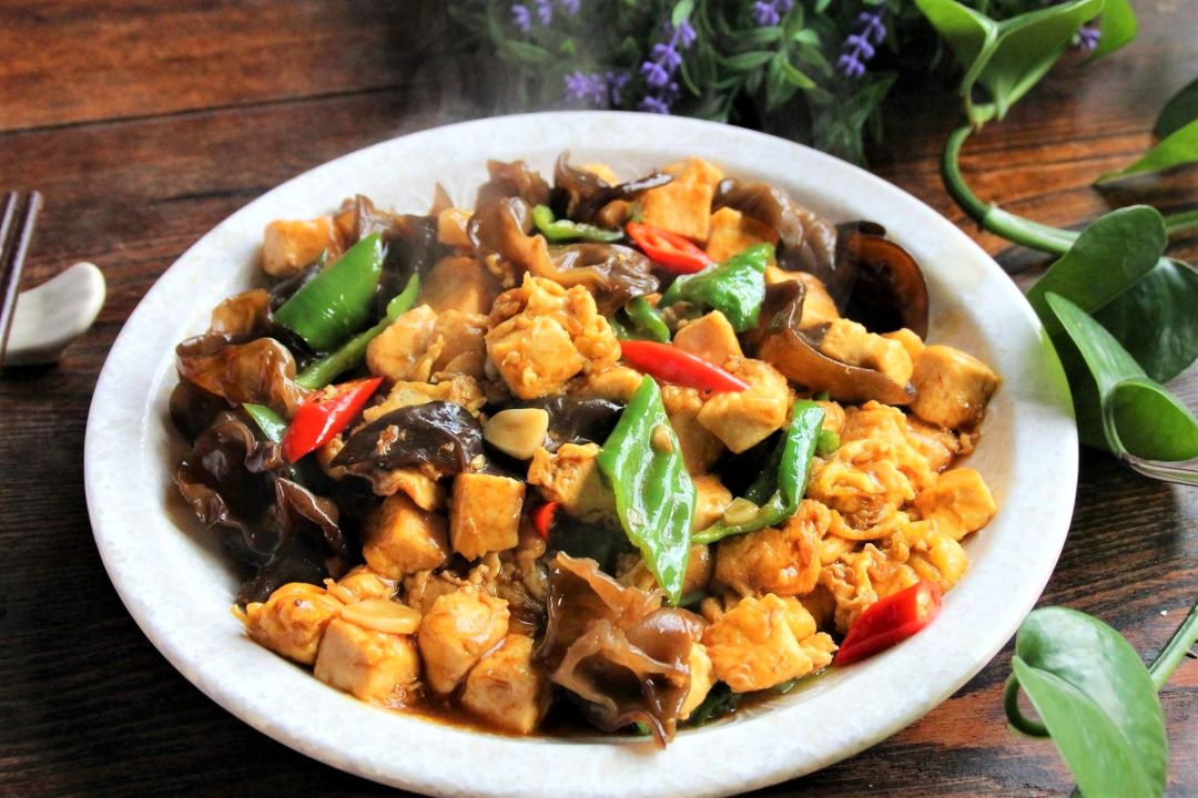 Tofu, Black Fungus And Green Peppers Stir-Fry Recipe