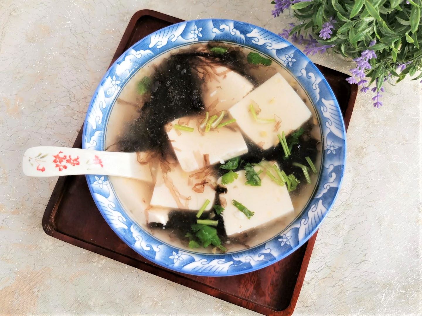 Tofu and Seaweed Shrimp Skin Soup