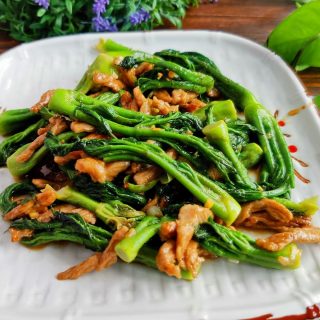 Aralia Sprout and pork sir fry Wild Vegetable Recipe china food