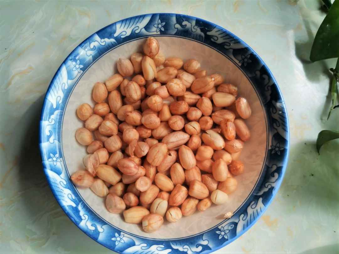 Soak the peanuts in the water for about 2 hours