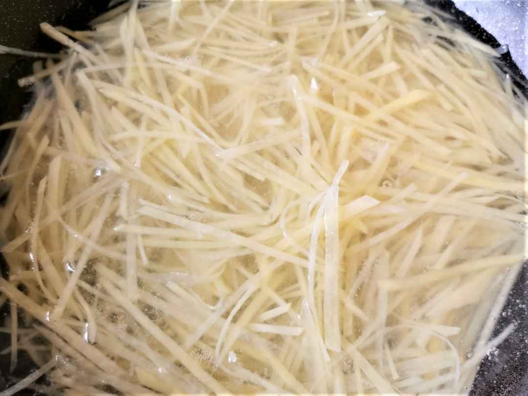 Boiled shredded potatoes
