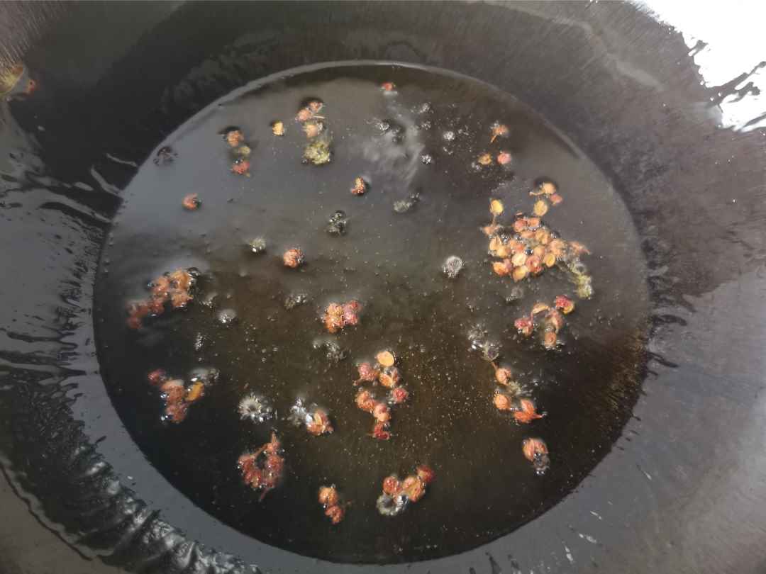Fried peppercorns