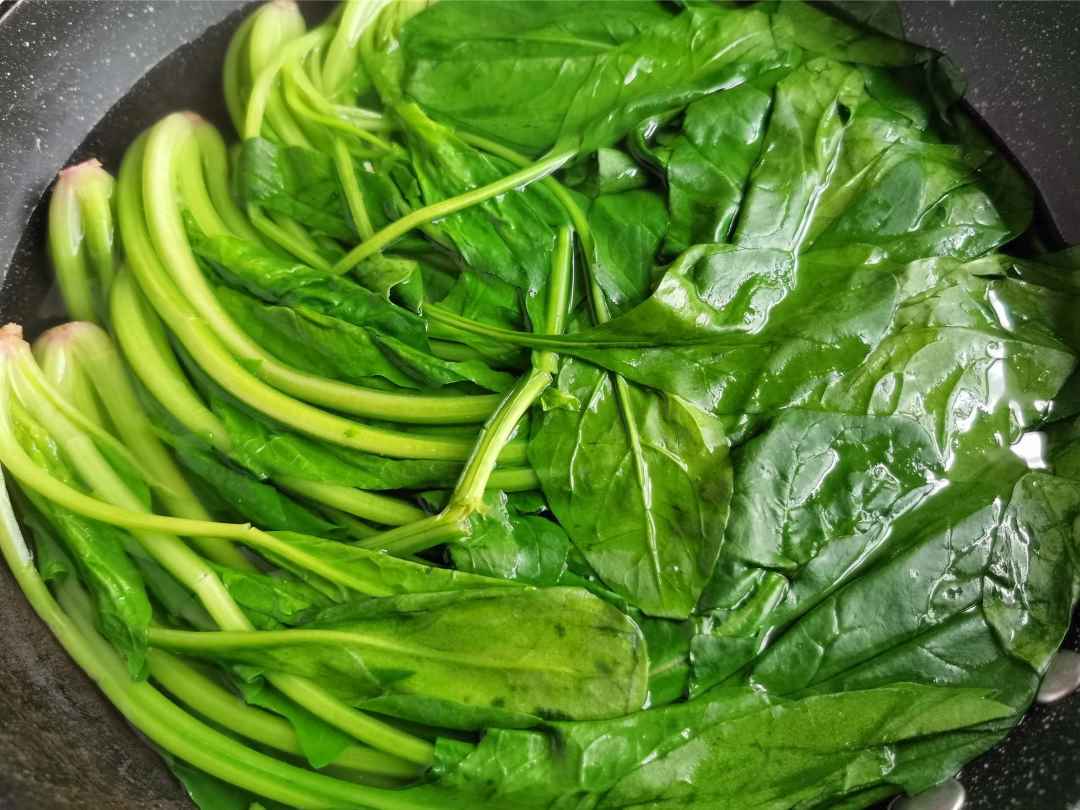 boil the spinach briefly until the color becomes dark green
