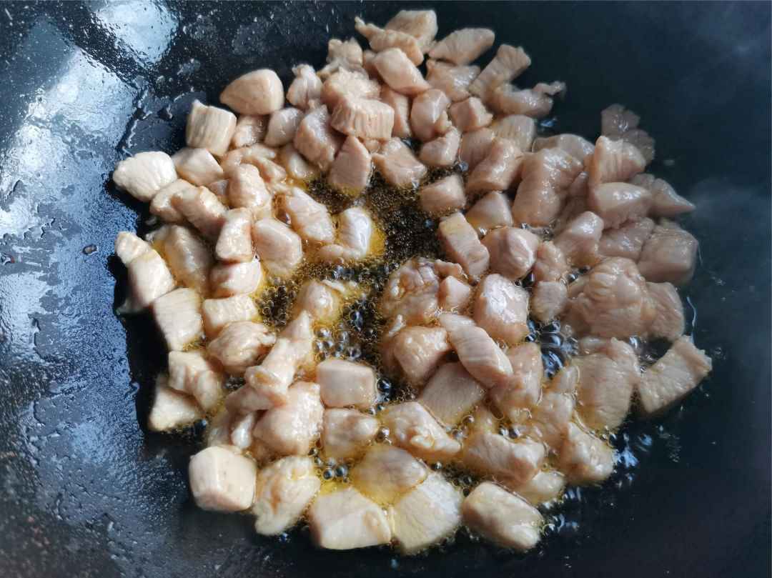 Stir-fried chicken