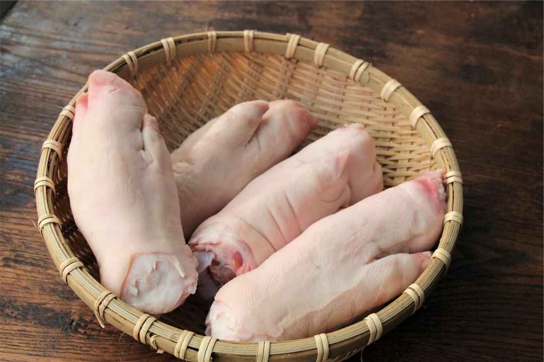 Pig feet trotters