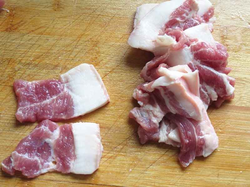 Cut pork belly into thin slices