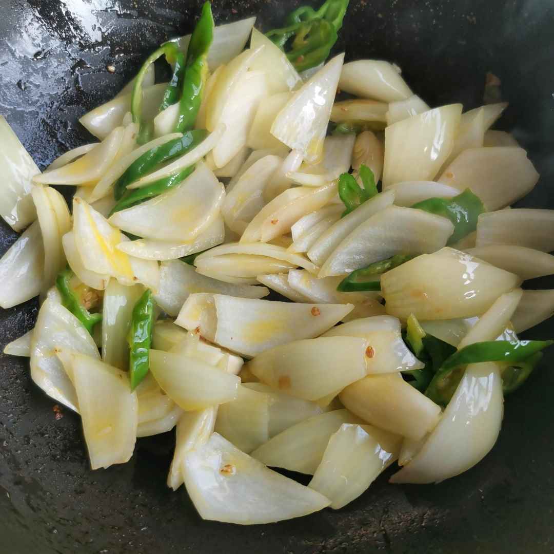 Stir fry onion and green pepper