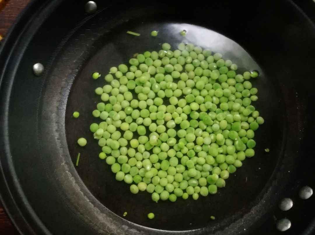 Pour peas into boiling water and cook for 5 minutes