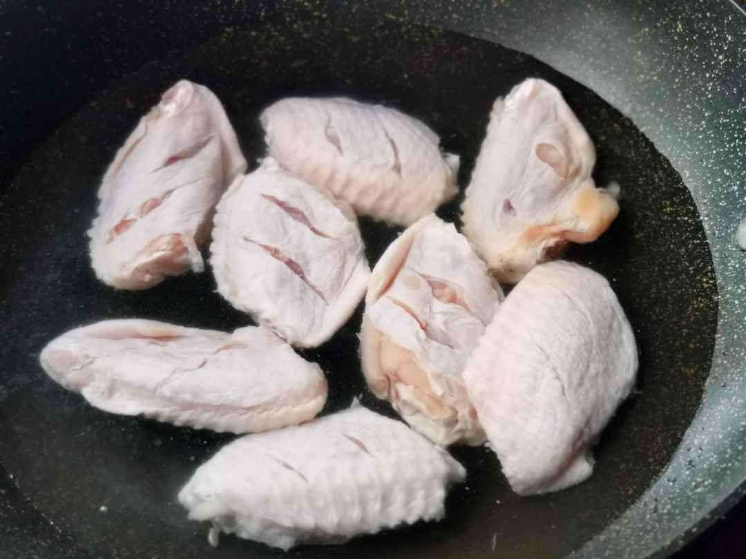 Blanched chicken wings