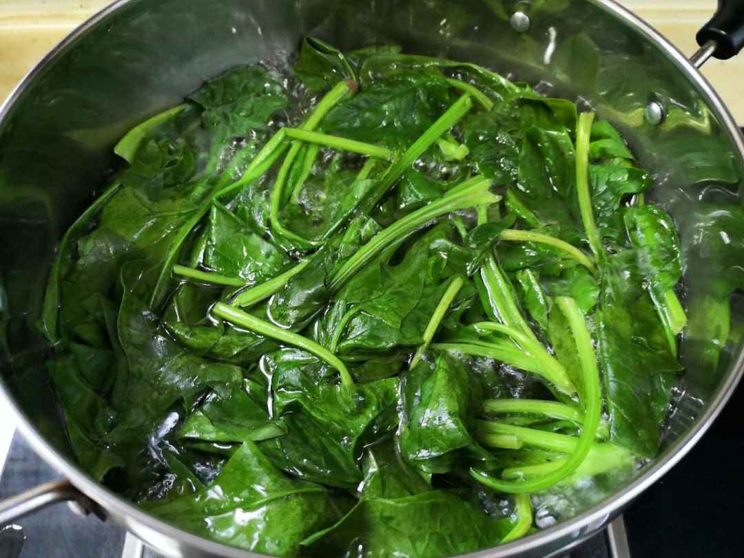 Boiled spinach