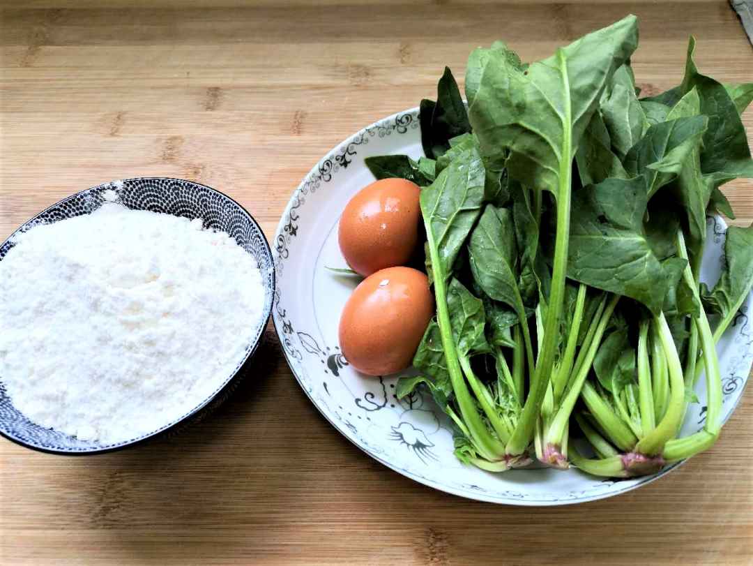Spinach, eggs and flour